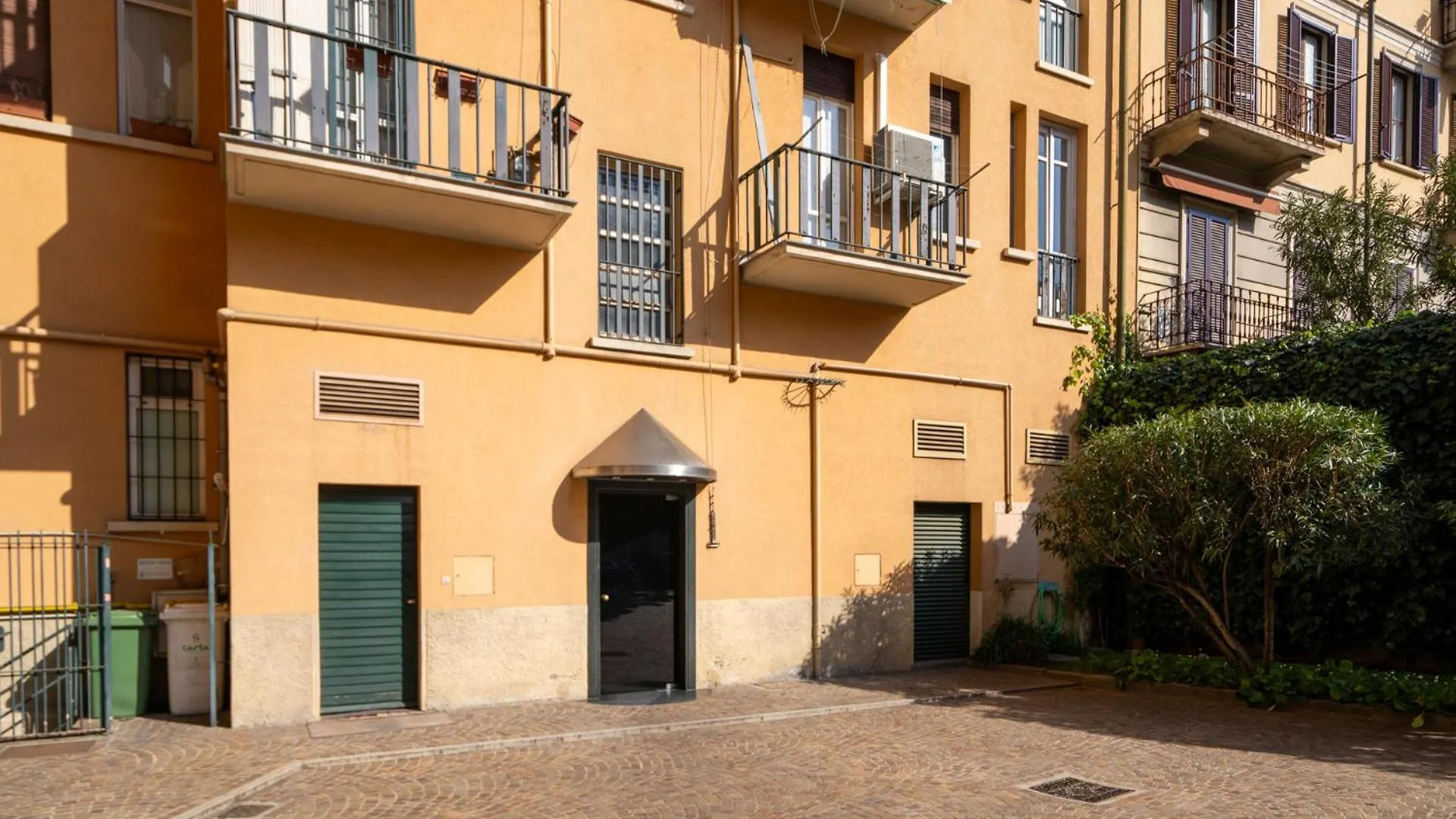 Italianflat - Spacious 3 Bedroom With Balcony San Babila Area Μιλάνο
