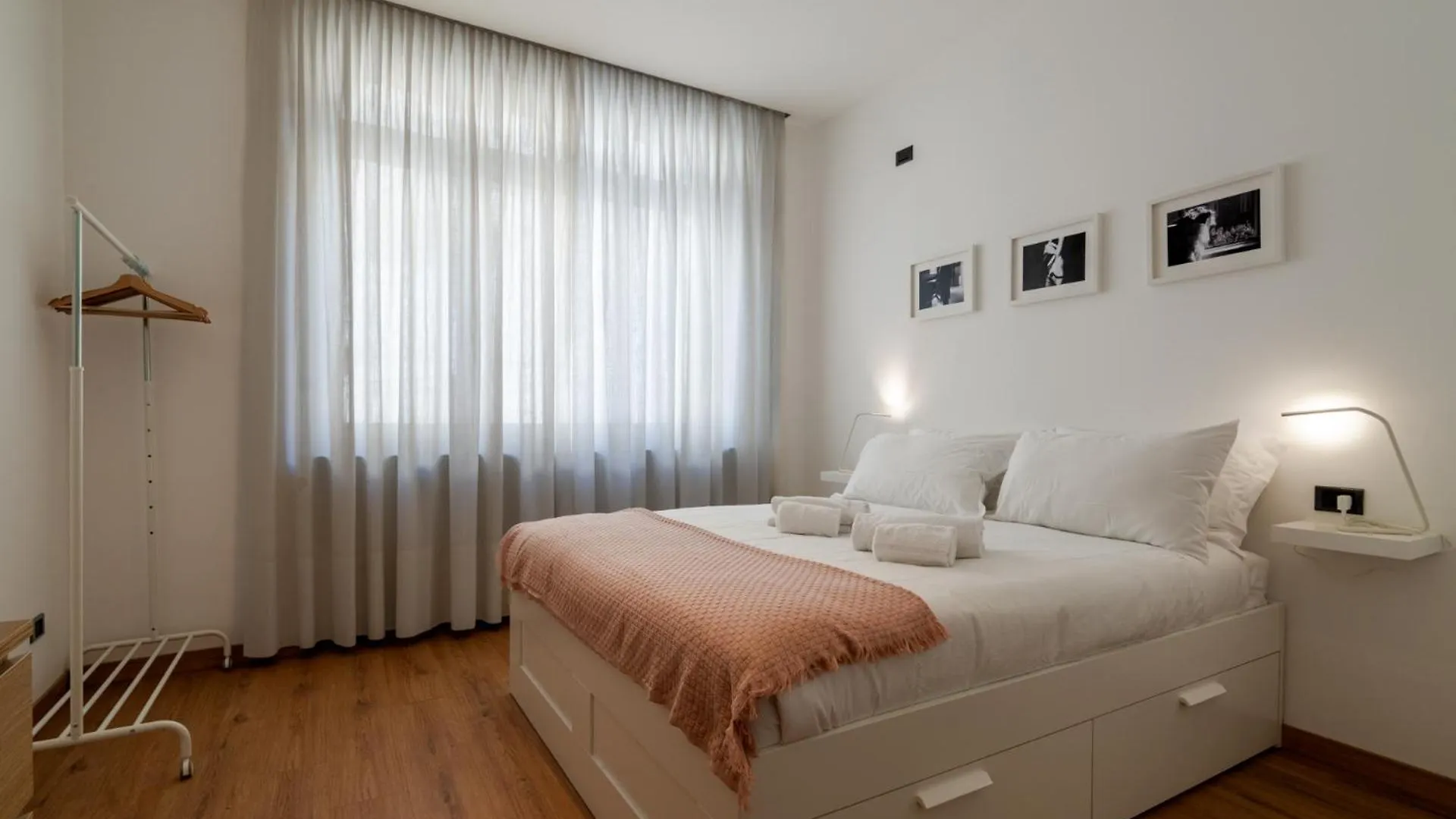 Italianflat - Spacious 3 Bedroom With Balcony San Babila Area Μιλάνο Ιταλία