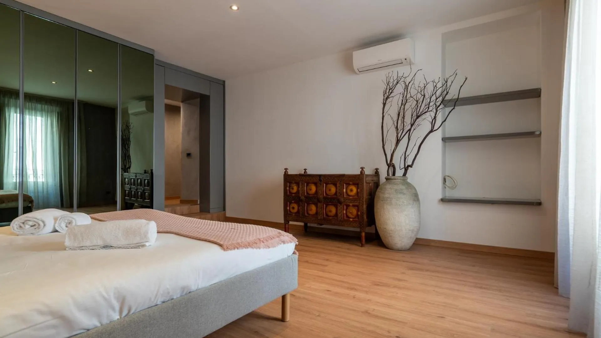 Italianflat - Spacious 3 Bedroom With Balcony San Babila Area Μιλάνο